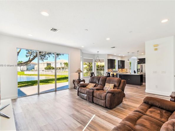 4951 SW 158th Ave, Miramar FL 33027