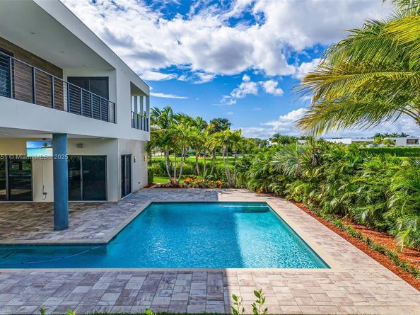 Undisclosed Address #A11881351, Weston FL 33326