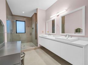 Undisclosed Address #A11881351, Weston FL 33326