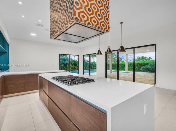 Undisclosed Address #A11881351, Weston FL 33326