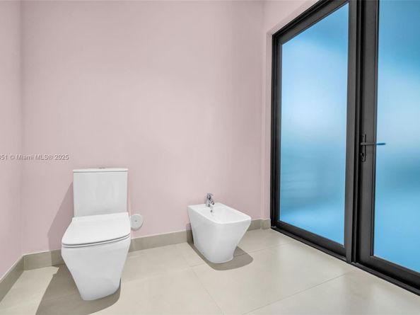Undisclosed Address #A11881351, Weston FL 33326