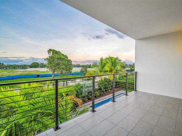 Undisclosed Address #A11881351, Weston FL 33326