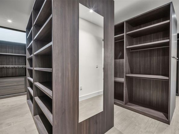 Undisclosed Address #A11881351, Weston FL 33326