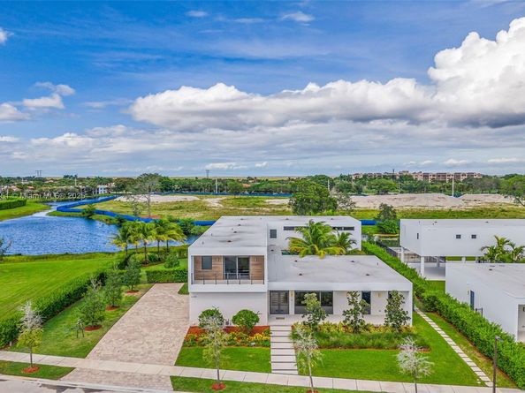 Undisclosed Address #A11881351, Weston FL 33326