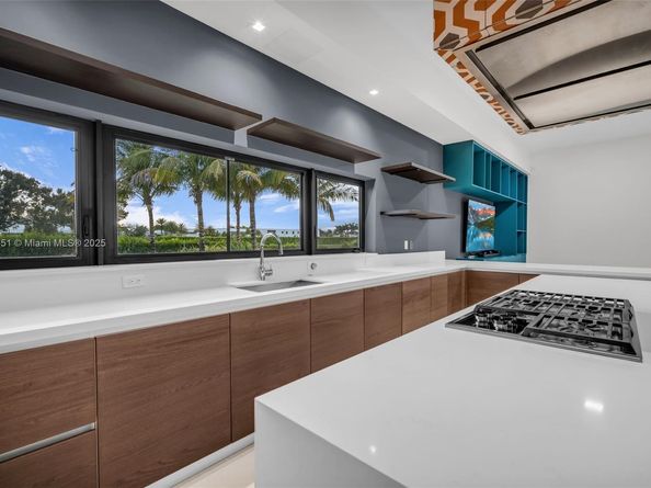 Undisclosed Address #A11881351, Weston FL 33326