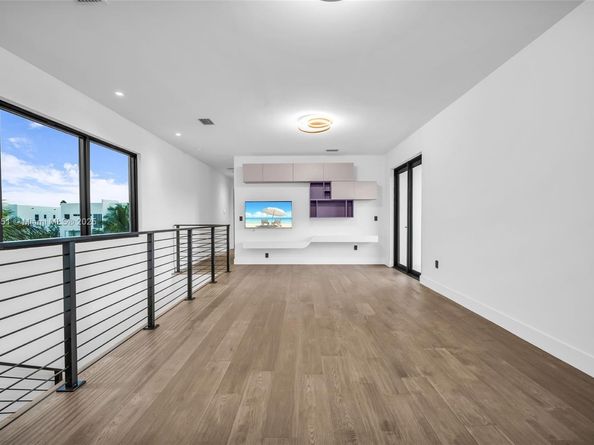 Undisclosed Address #A11881351, Weston FL 33326