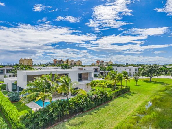 Undisclosed Address #A11881351, Weston FL 33326