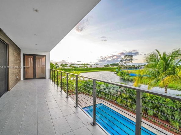 Undisclosed Address #A11881351, Weston FL 33326