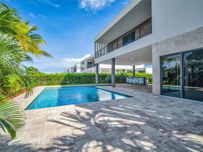 Undisclosed Address #A11881351, Weston FL 33326