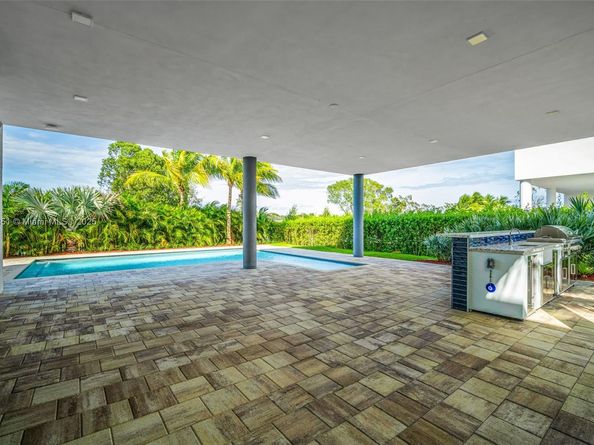 Undisclosed Address #A11881351, Weston FL 33326