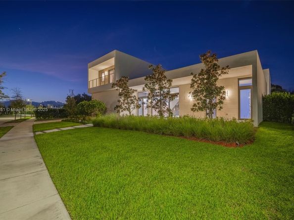 Undisclosed Address #A11881351, Weston FL 33326