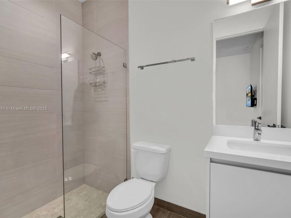 Undisclosed Address #A11881351, Weston FL 33326
