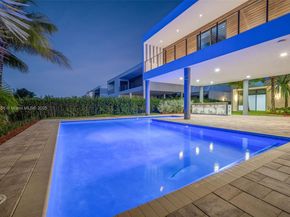 Undisclosed Address #A11881351, Weston FL 33326