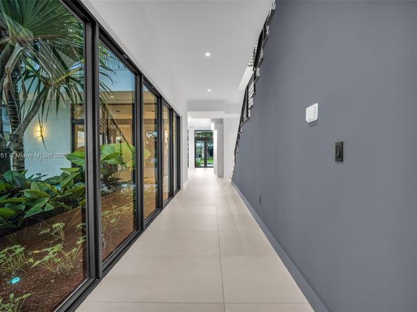 Undisclosed Address #A11881351, Weston FL 33326