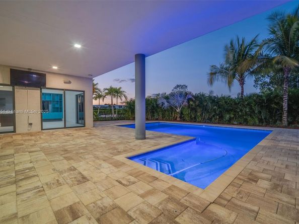 Undisclosed Address #A11881351, Weston FL 33326