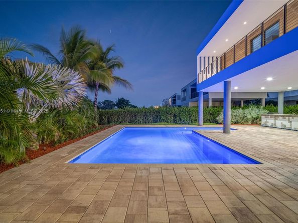Undisclosed Address #A11881351, Weston FL 33326