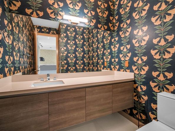 Undisclosed Address #A11881351, Weston FL 33326