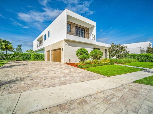 Undisclosed Address #A11881351, Weston FL 33326