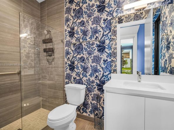 Undisclosed Address #A11881351, Weston FL 33326