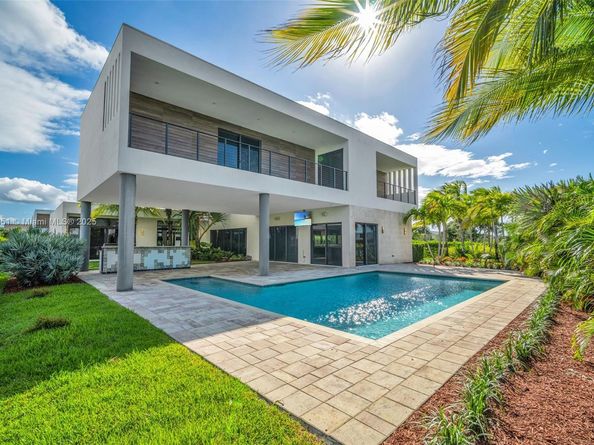 Undisclosed Address #A11881351, Weston FL 33326