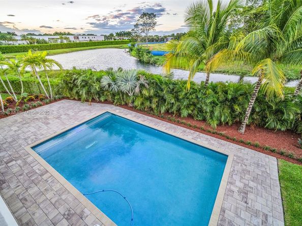 Undisclosed Address #A11881351, Weston FL 33326