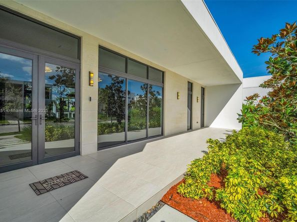 Undisclosed Address #A11881351, Weston FL 33326