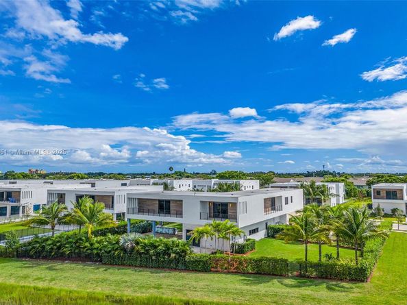 Undisclosed Address #A11881351, Weston FL 33326