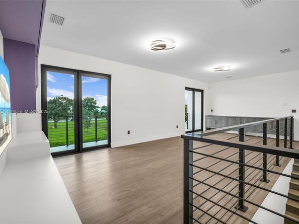 Undisclosed Address #A11881351, Weston FL 33326