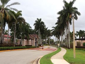 14070 S Forest Oak Cir, Davie FL 33325