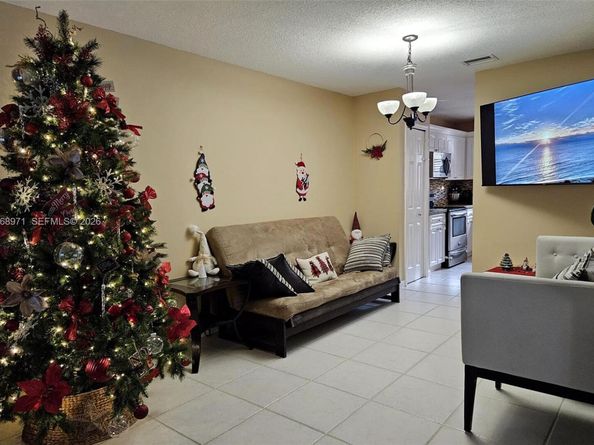 14070 S Forest Oak Cir, Davie FL 33325