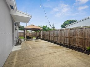 1530 N 69th Way, Hollywood FL 33024