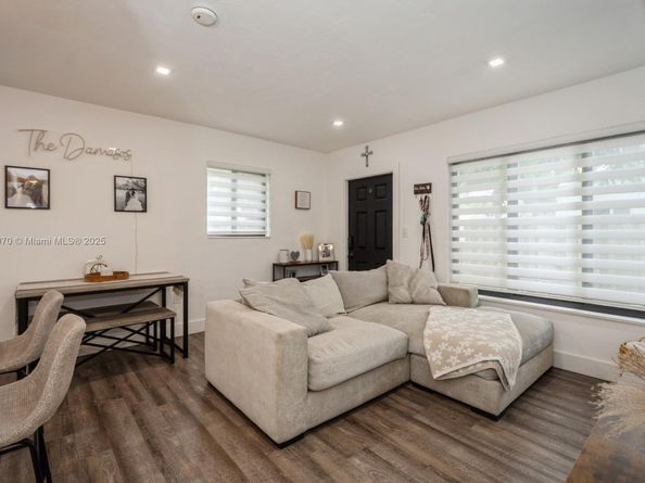 1530 N 69th Way, Hollywood FL 33024