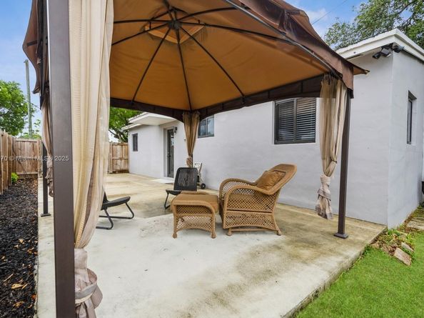 1530 N 69th Way, Hollywood FL 33024