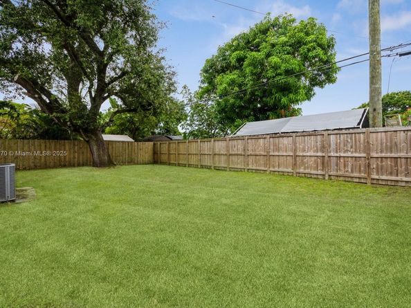 1530 N 69th Way, Hollywood FL 33024