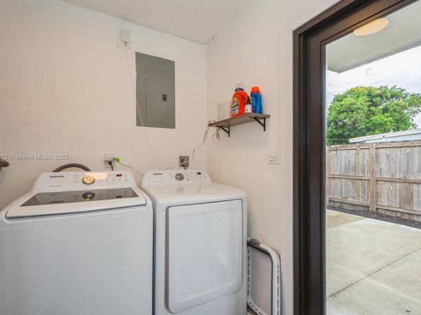 1530 N 69th Way, Hollywood FL 33024
