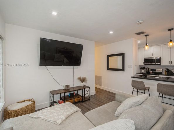 1530 N 69th Way, Hollywood FL 33024