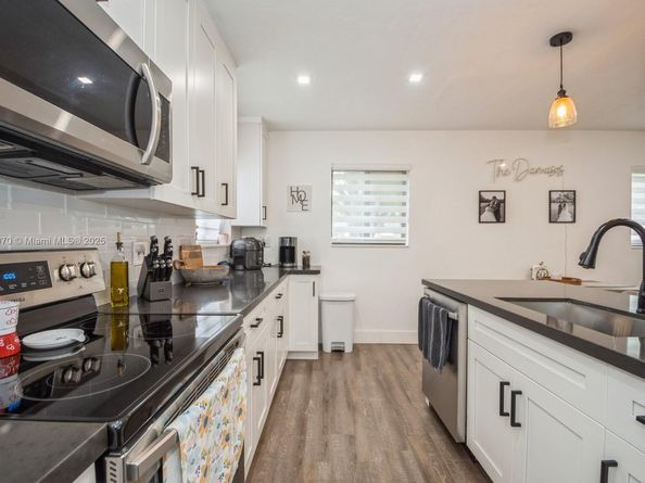 1530 N 69th Way, Hollywood FL 33024