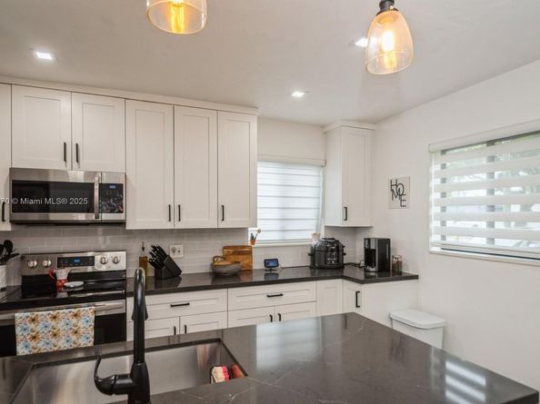 1530 N 69th Way, Hollywood FL 33024