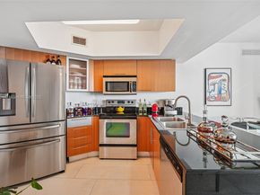 1750 N Bayshore Dr 2101, Miami FL 33132