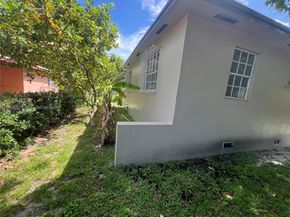 1190 NW 135th St, North Miami FL 33168