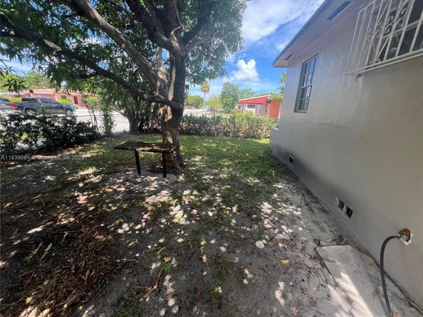 1190 NW 135th St, North Miami FL 33168