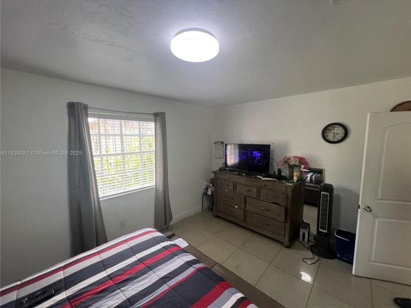 1190 NW 135th St, North Miami FL 33168