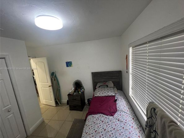 1190 NW 135th St, North Miami FL 33168