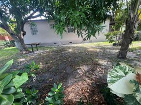 1190 NW 135th St, North Miami FL 33168
