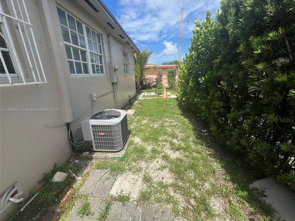 1190 NW 135th St, North Miami FL 33168
