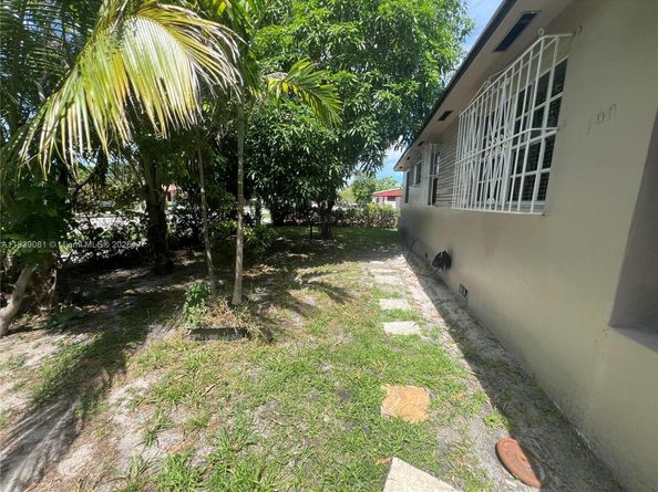 1190 NW 135th St, North Miami FL 33168