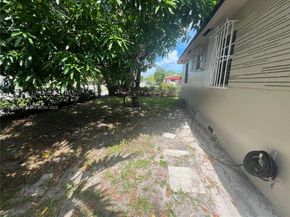 1190 NW 135th St, North Miami FL 33168