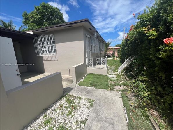 1190 NW 135th St, North Miami FL 33168