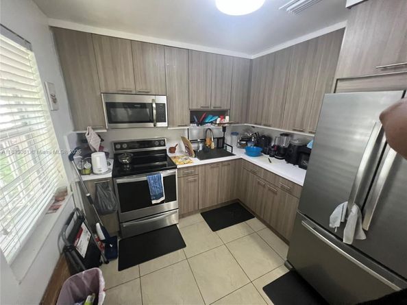 1190 NW 135th St, North Miami FL 33168