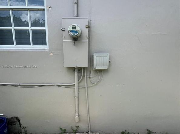 1190 NW 135th St, North Miami FL 33168